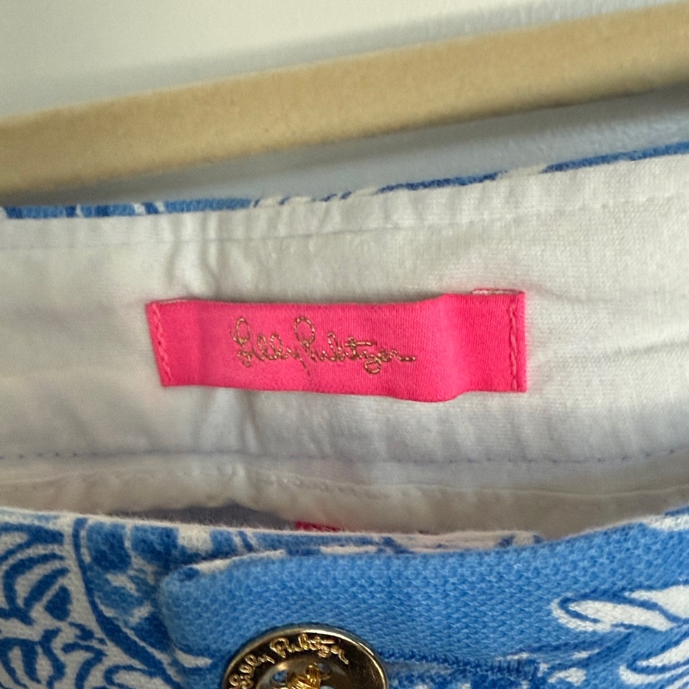 Lilly Pulitzer Blue and White Buttercup knit shorts. NWT. - Picture 2 of 6